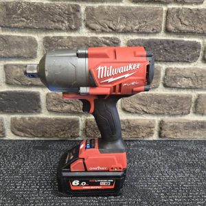 Milwaukee High Torque Impact Wrench With 6AH BATTERY - LG30703