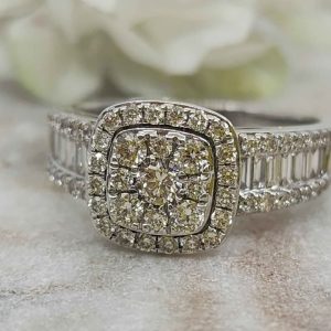 Ladies 18ct White Gold Diamond Ring (5.8gms) - HL26602