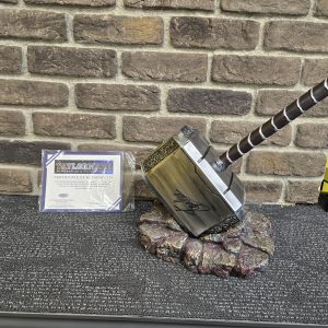 MARVEL COLLECTABLES THOR HAMMER HAND SIGNED BY STAN LEE WITH CERTIFICATE OF AUTHENTICITY - LG33239