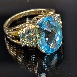 10ct Yellow Gold & Blue Stone Ring - LG32205