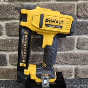 DEWALT 18V XR BRUSHLESS ELECTRICIAN STAPLER SKIN ONLY - LG33533