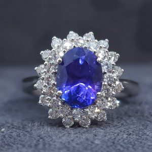Ladies 18ct White Gold Tanzanite and Diamond Ring with Valuation (8.54gms) - HL31040