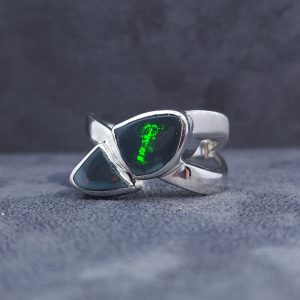 Men's 9ct White Gold Lightning Ridge Opal Ring Valuated (14.1gms) - HL32343