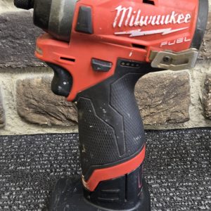 MILWAUKEE M12 FID IMPACT DRIVER WITH 6AH BATTERY - LG34926