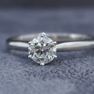 Ladies 18ct Whiet Gold Diamond Ring with Valuation (2.6gms) - HL30856