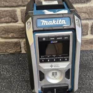 MAKITA RADIO (DMR115) WITH 6AH 18V BATTERY - LG34375