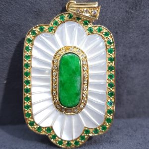 Ladies Valuated 18ct Yellow Gold Jadeite Mother of Pearl Brooch/Pendant (20.39gms) - HL30940